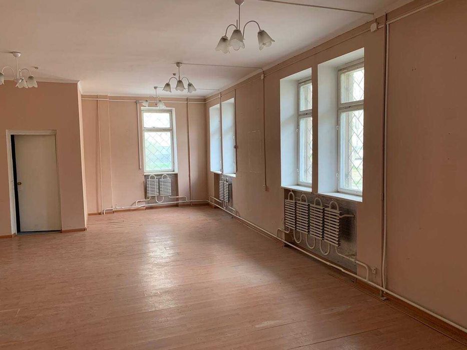 Продаж приміщення з фасадним входом вул Миколайчука