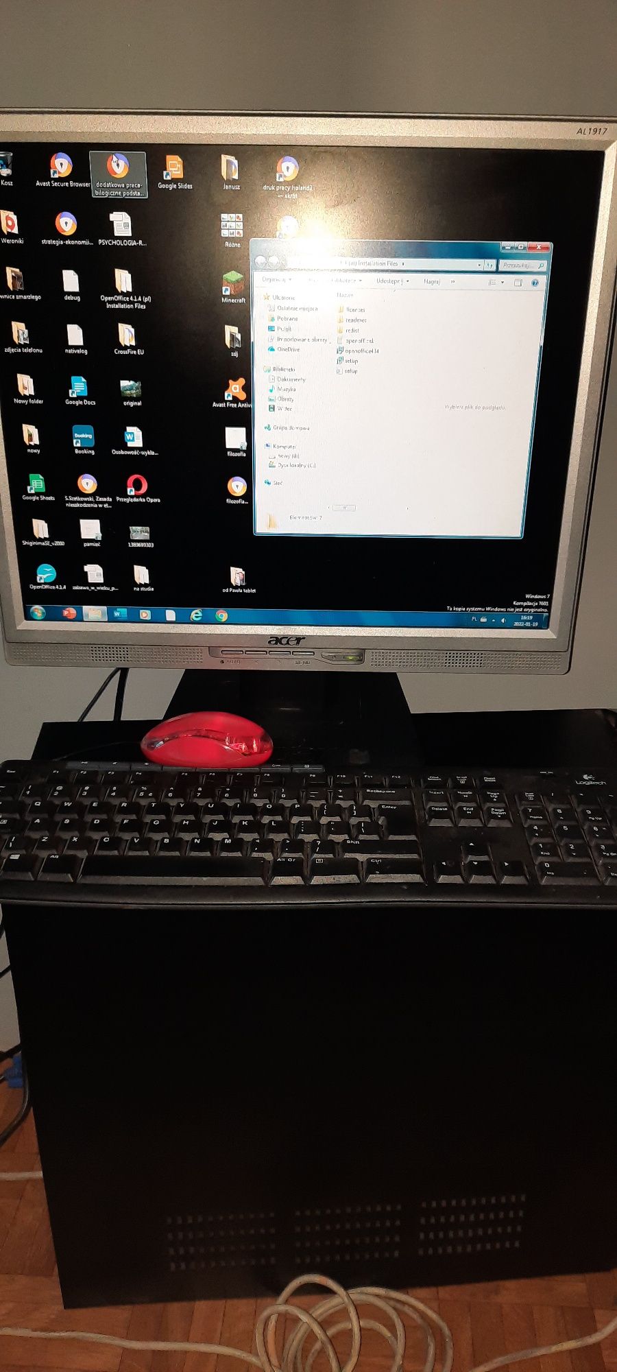 Komputer stacjonarny PC Intel +monitor+klawiatura.