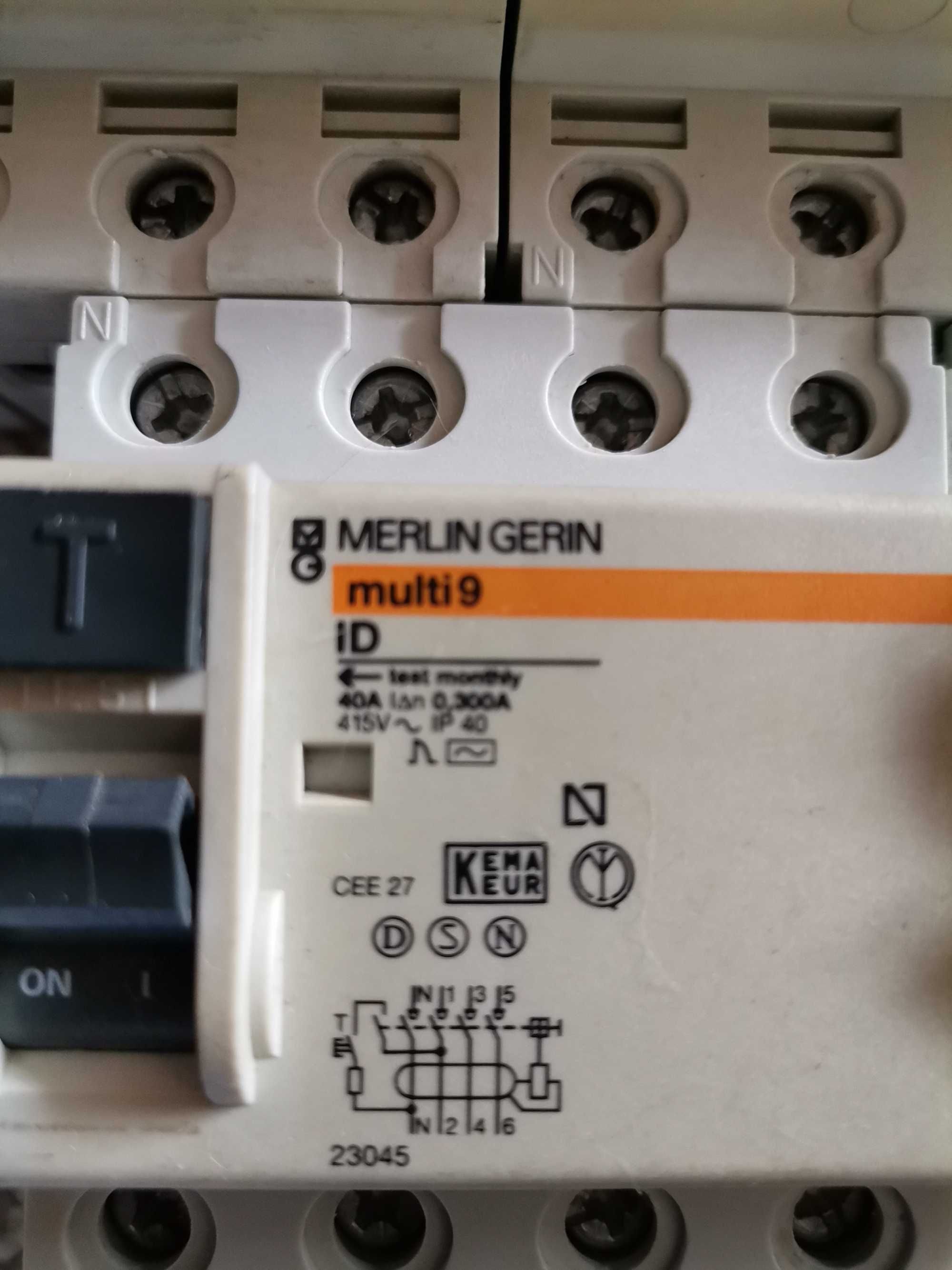 Diferencial Merlin Gerin 4 polos, 25/40/63 Amp.