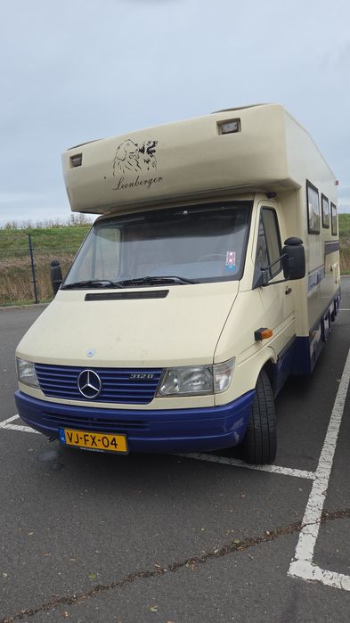 Kamper na Mercedesie sprinterze