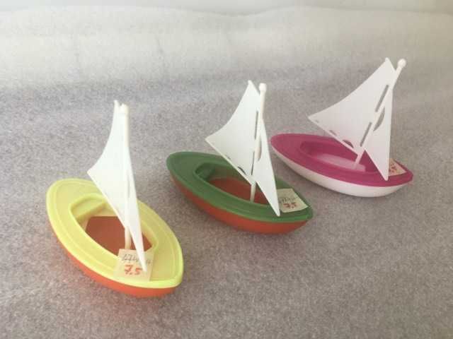 Brinquedo português plástico duro/flexível - barco à vela