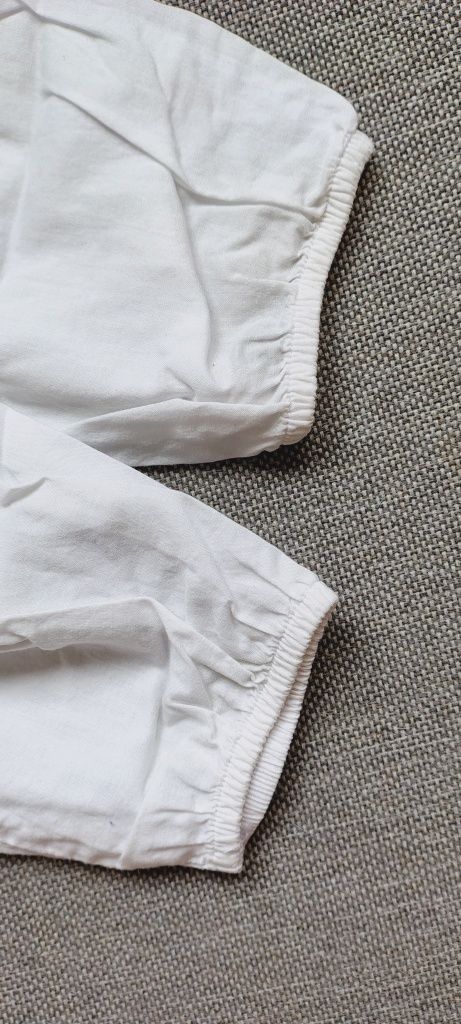 Bluzka elegancka, H&M, błekitny haft kwiaty,  roz. 128,około 8,9 lat.