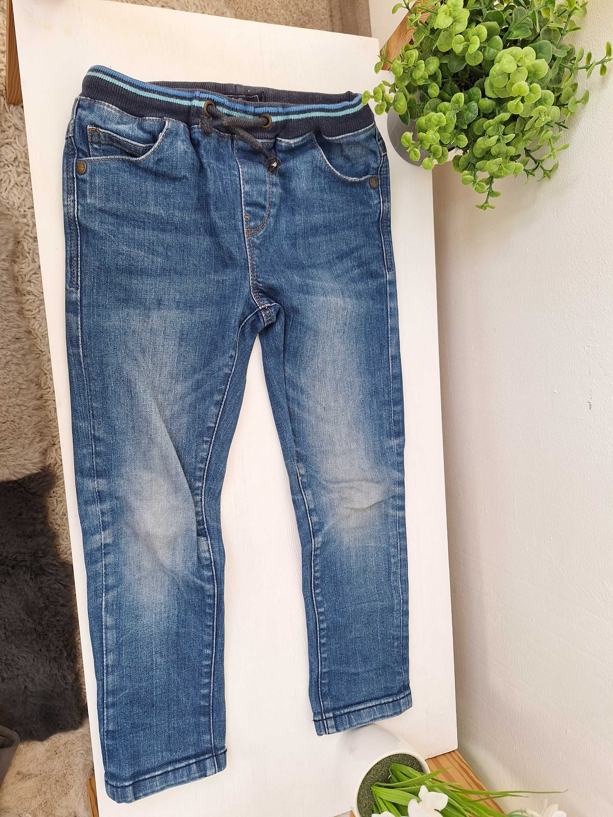Штани, джинси і кофточки для хлопчика 3-4 роки, одяг комплектом