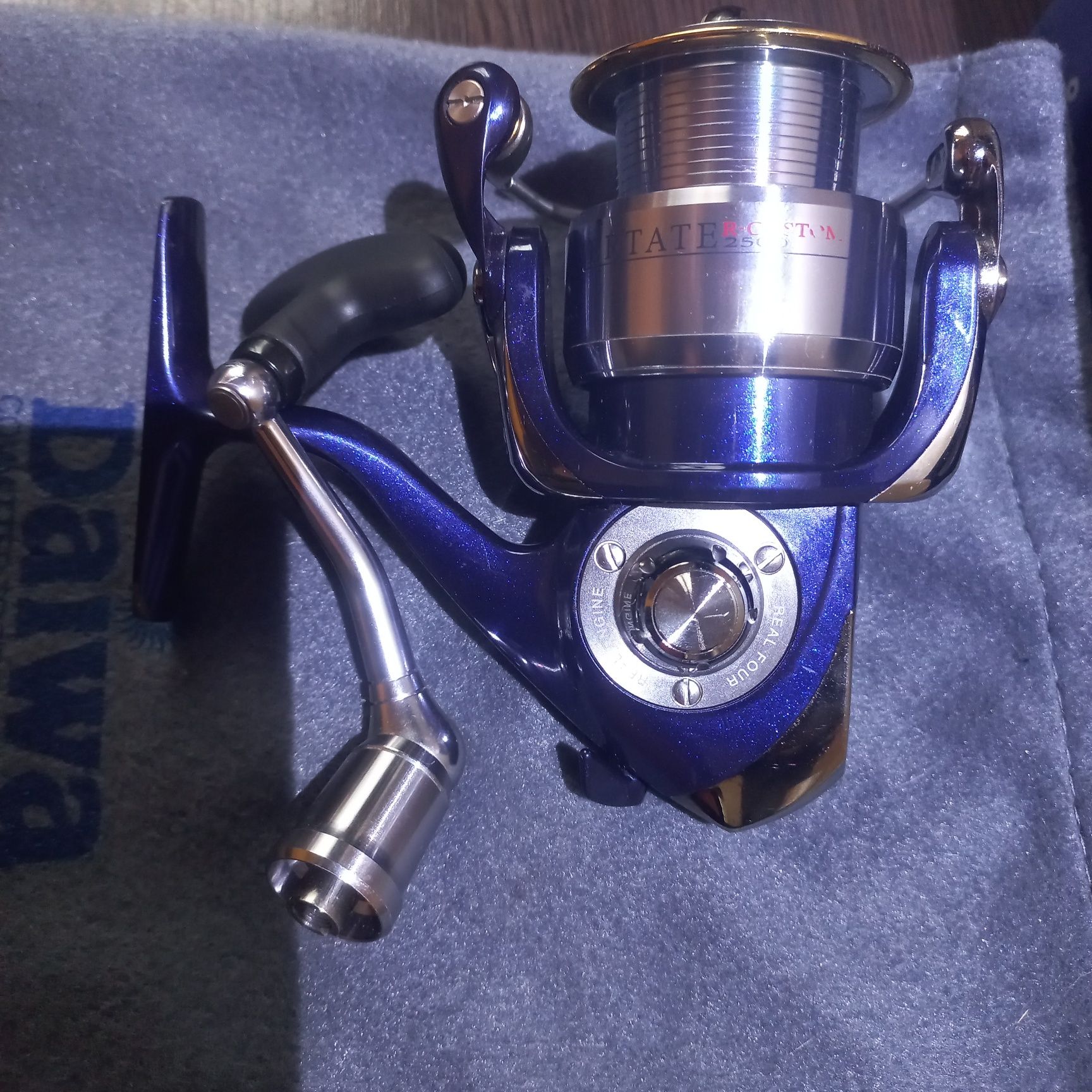 Легендарна Daiwa 06 Certate 2500R Ize Factory