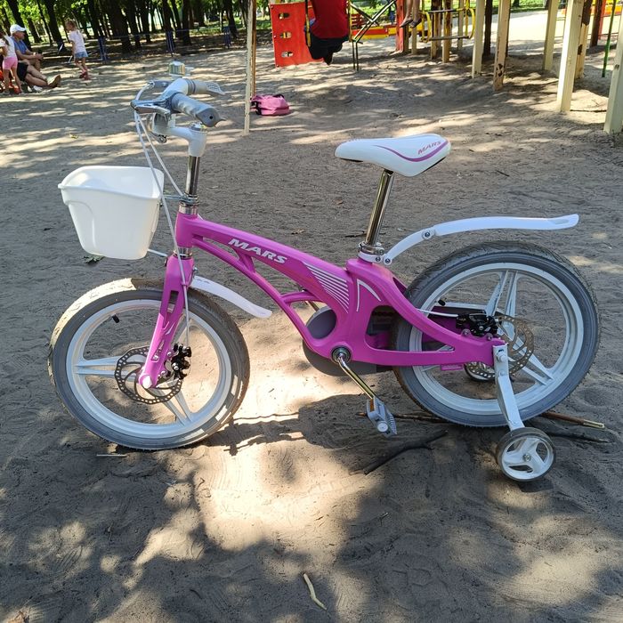 новий дитячий велосипед