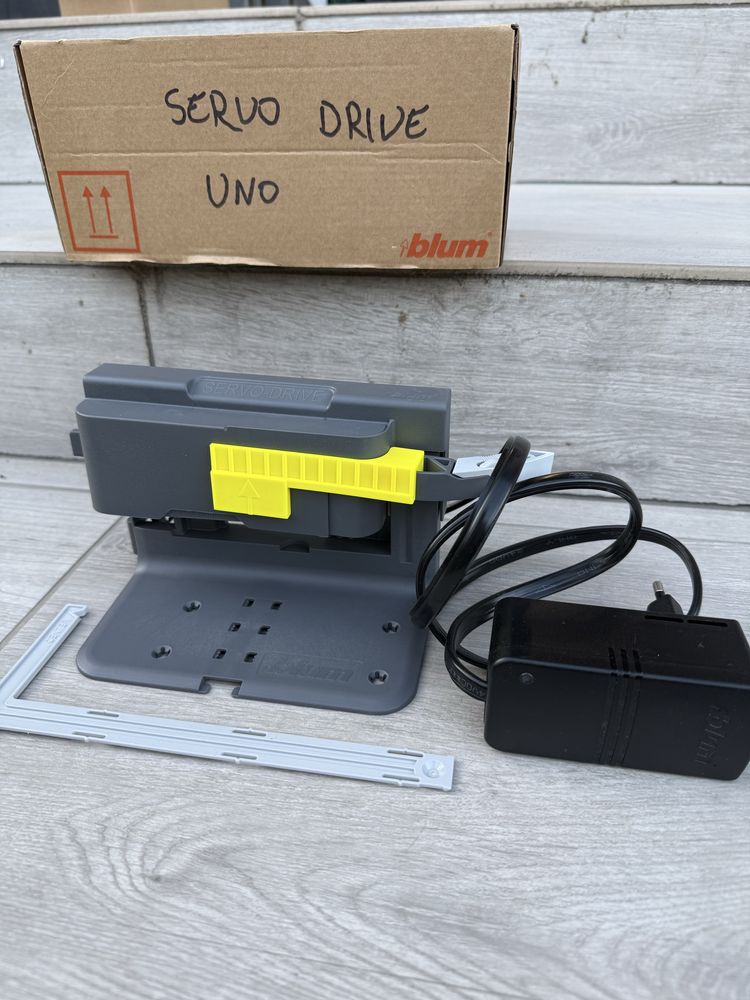 BLUM SERVO Drive Uno Z10NA30EE01 elekt.otwarcie
