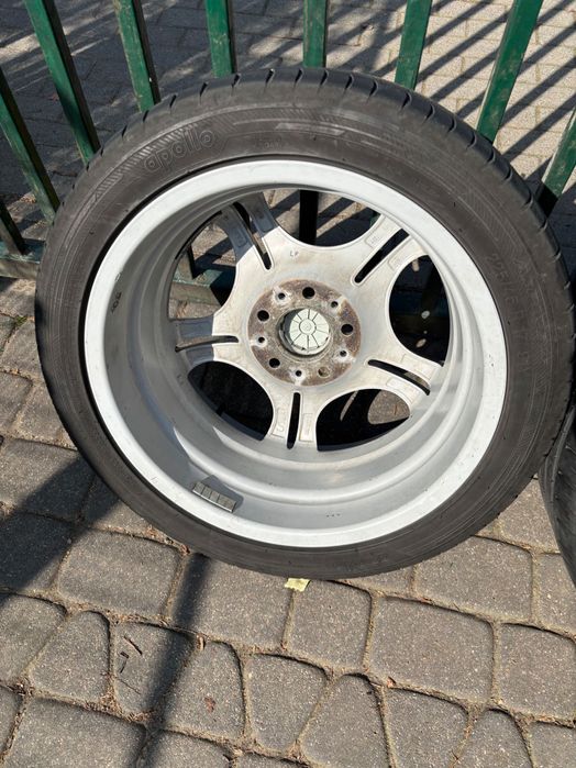 Koła BMW M-pakiet rozmiar 17 wraz z oponami.