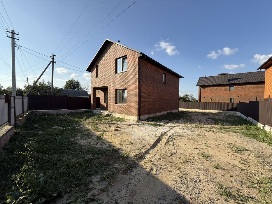 Продаж 2-поверхового будинку