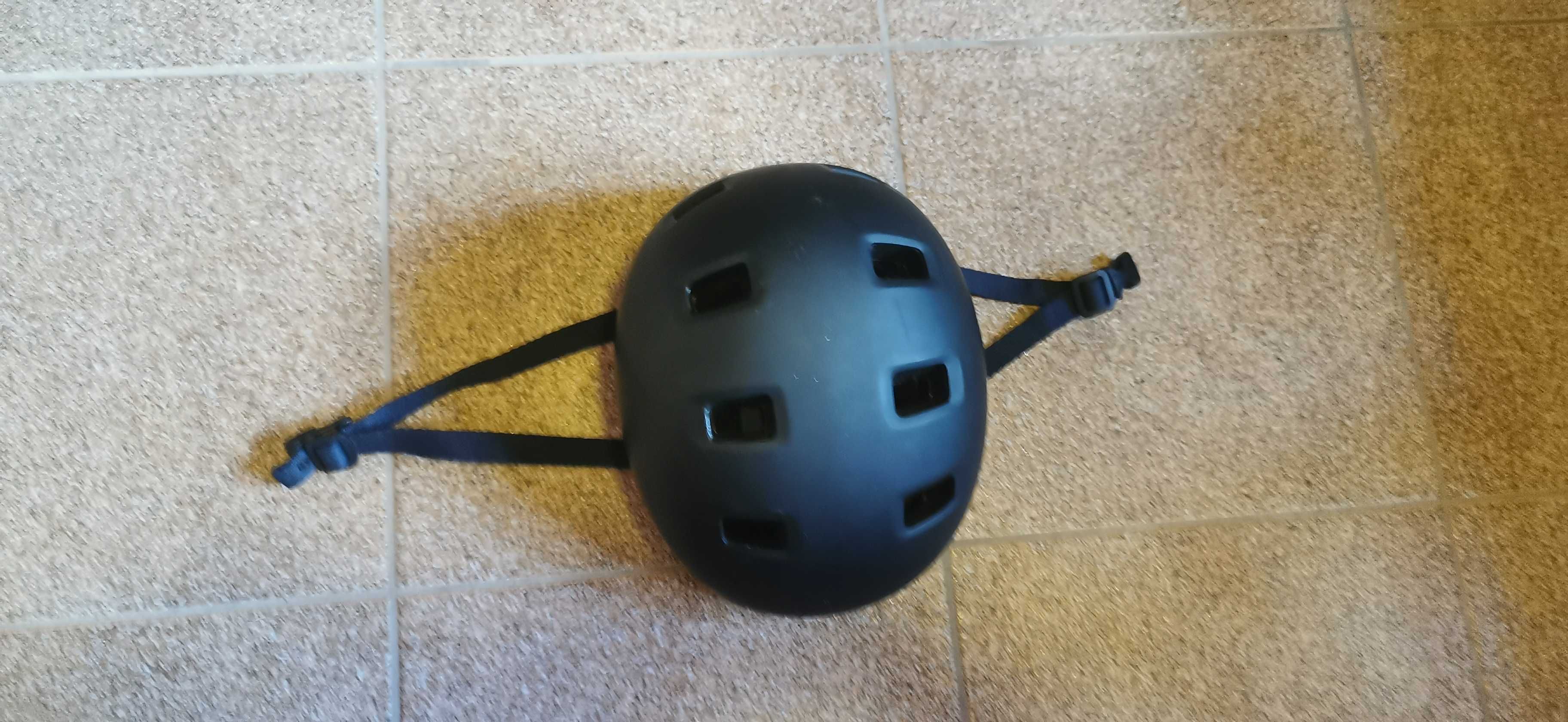 Kask na rower/deskorolkę itd.