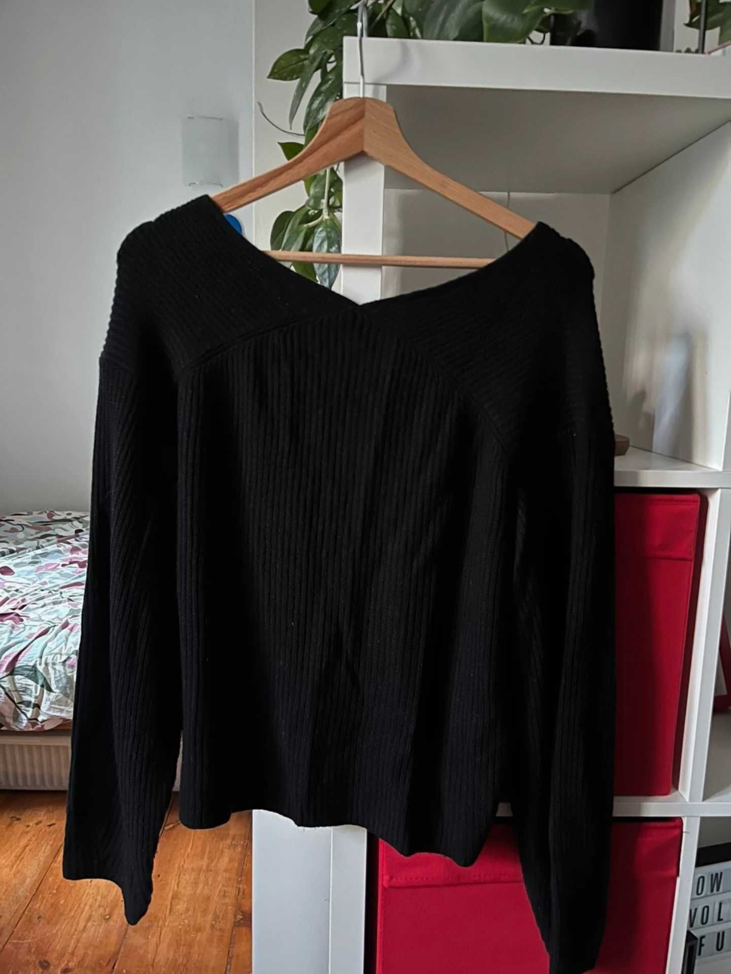 Sweter z dekoltem w serek oversize Pull&Bear