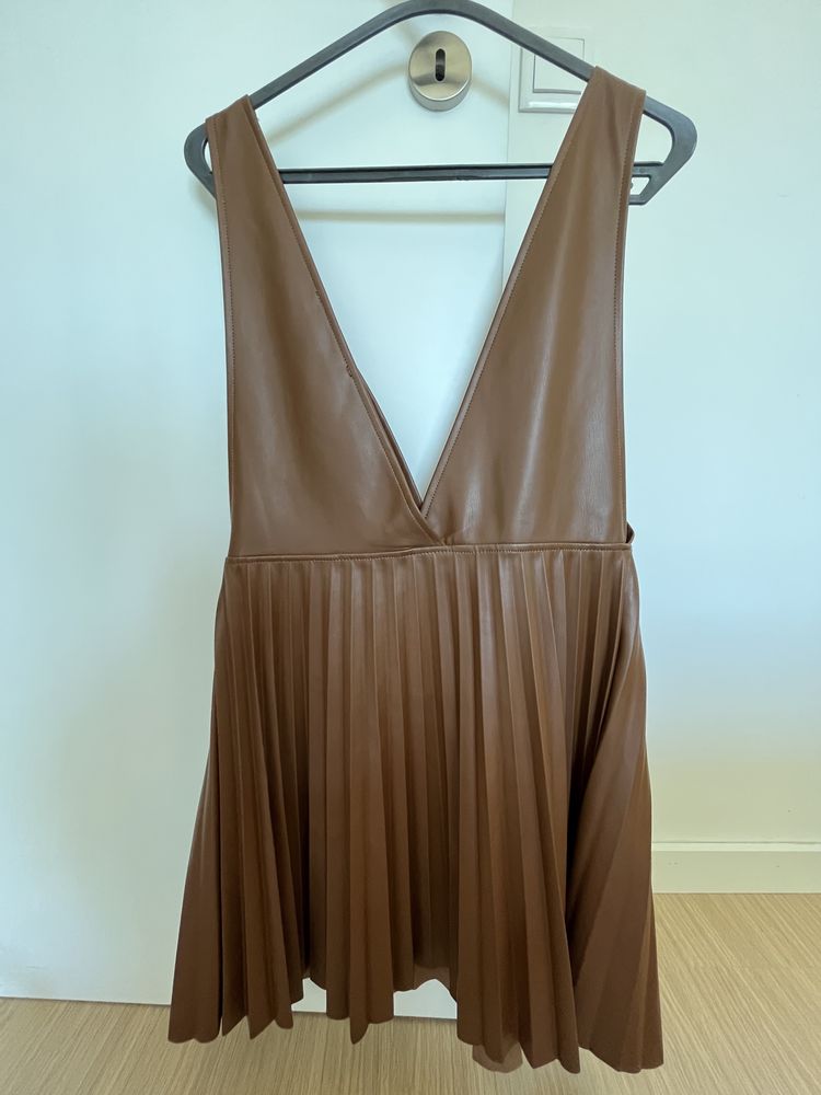 Vestido camurça Zara