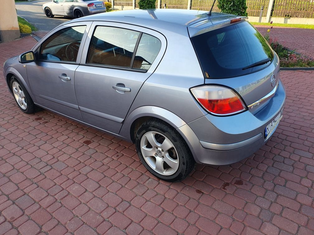 Opel Astra 1.6 hatchback