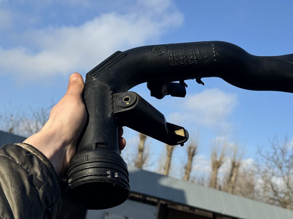 Патрубок інтеркулера верхній Audi a4 b7 b6 2.0 tdi 1.9 tdi 8Е0145840