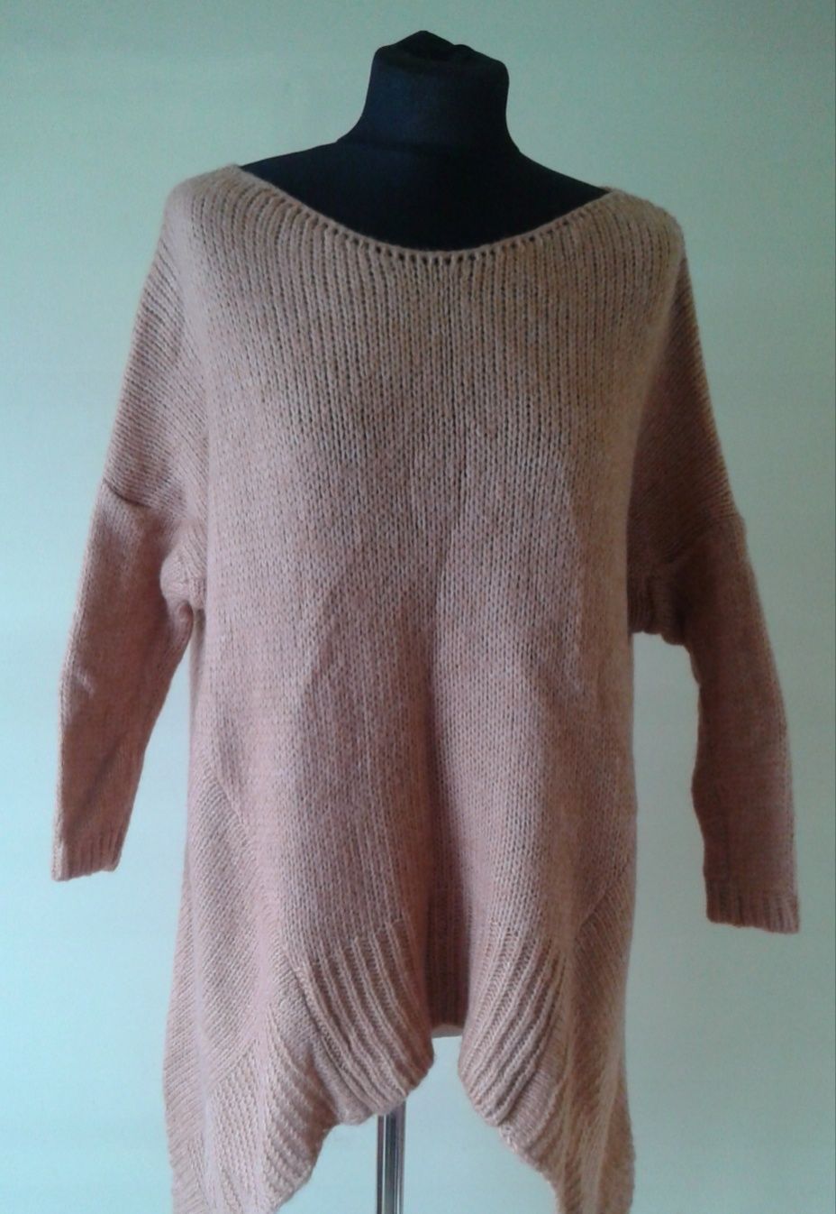 Długi damski sweter