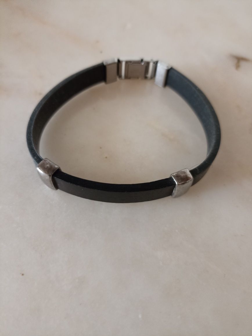 Quatro pulseiras unisexo - design