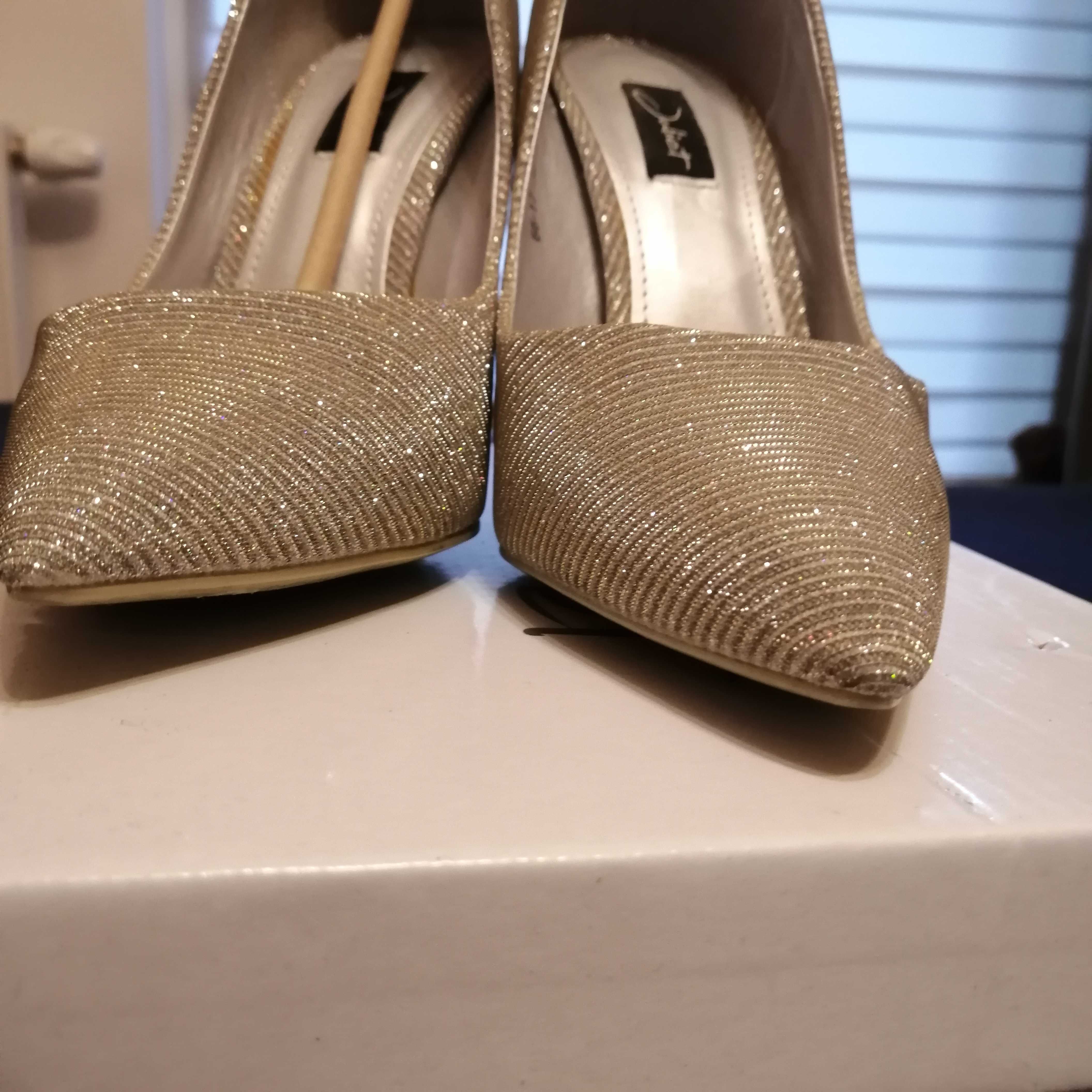 Buty szpilki elegancki