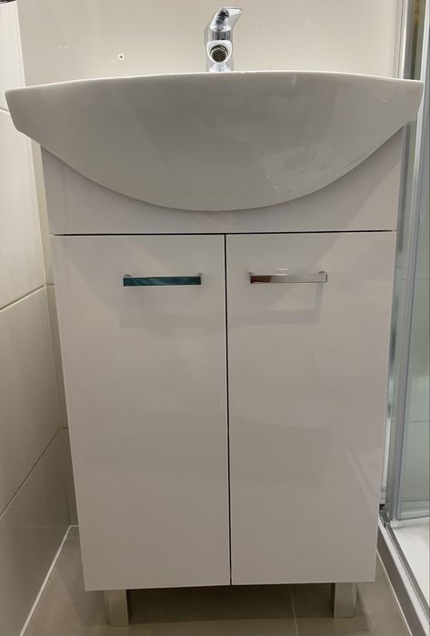 Komplet łazienkowy, szafka, umywalka, bateria Hansgrohe