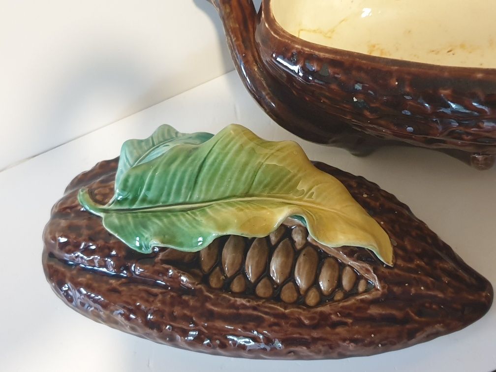 Antiga bomboneira - majolica francesa - fruto de cacau -