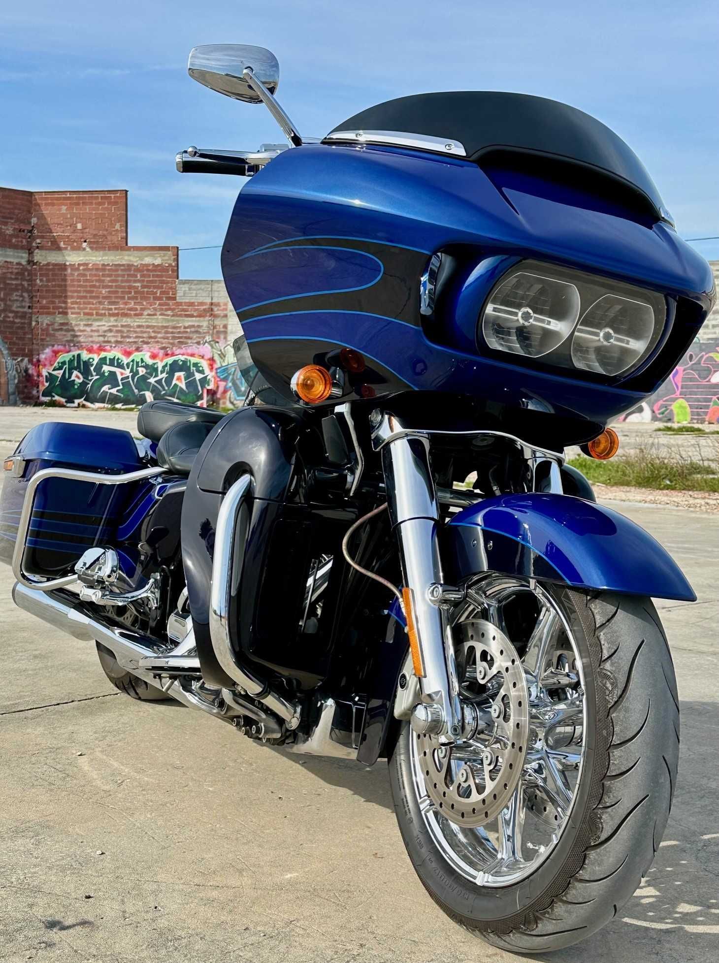 Harley Davidson- Road Glide CVO