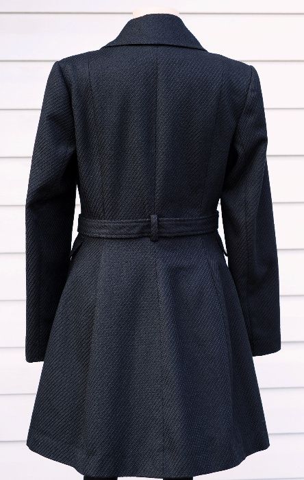 Elegancki czarny płaszcz