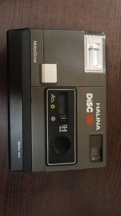 Пленочный фотоаппарат ,дисковий halina,praktica
Й