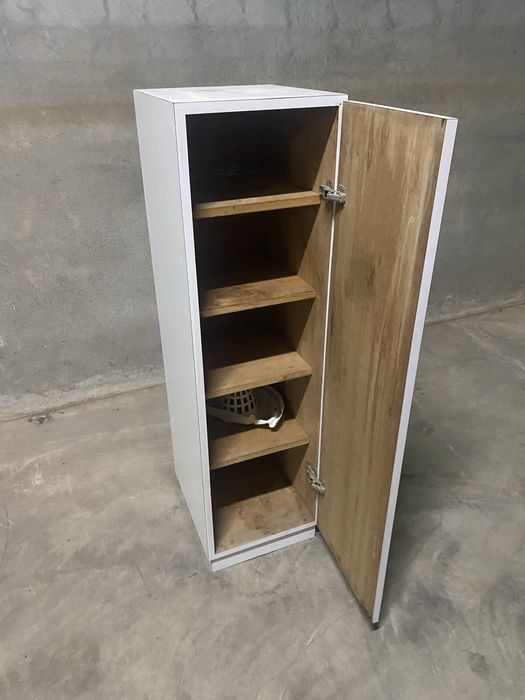 Movel estreito para arrumação