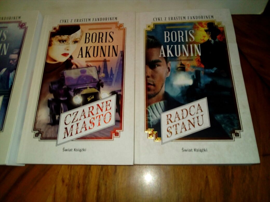 Akunin Boris - Nie żegnam się, Czarne miasto, Koronacja, Azazel