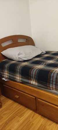 Conjunto quarto, c/ cama solteiro s/colchão, 2 camiseiro a e 1 mesinha