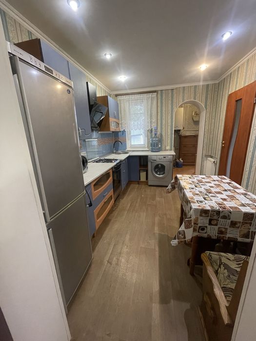 Продам 1/2 будинку в центрі