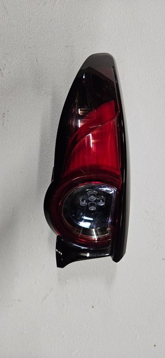 Lampa lewy tyl tylna w błotnik mazda 3 BP IV hatchback europa