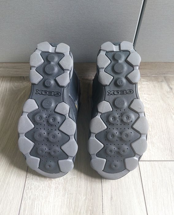 Ботинки Geox кроссовки демисезонные, размер 33