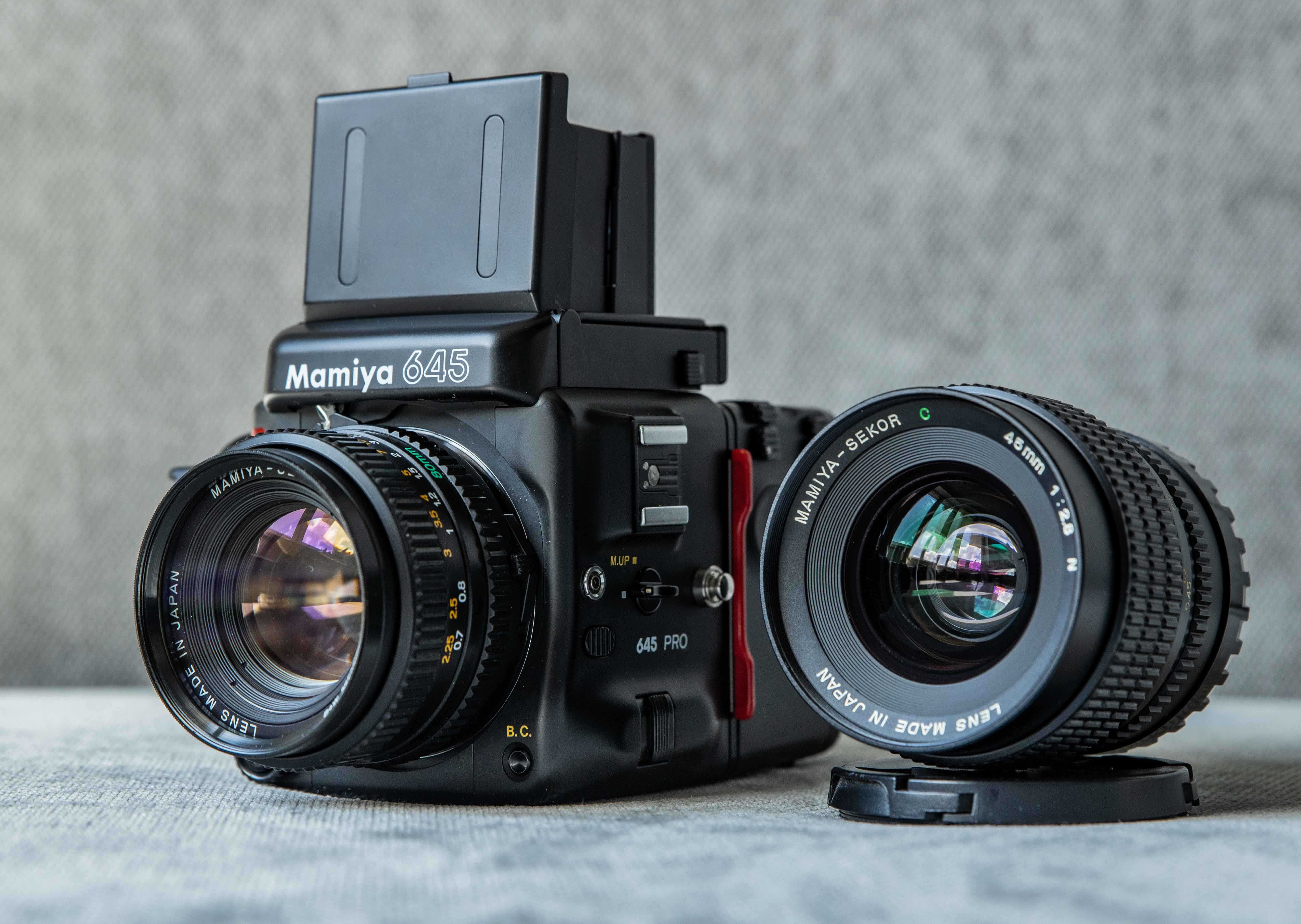 Mamiya 645 Pro з об'єктивами 80mm і 45mm, крутий комплект