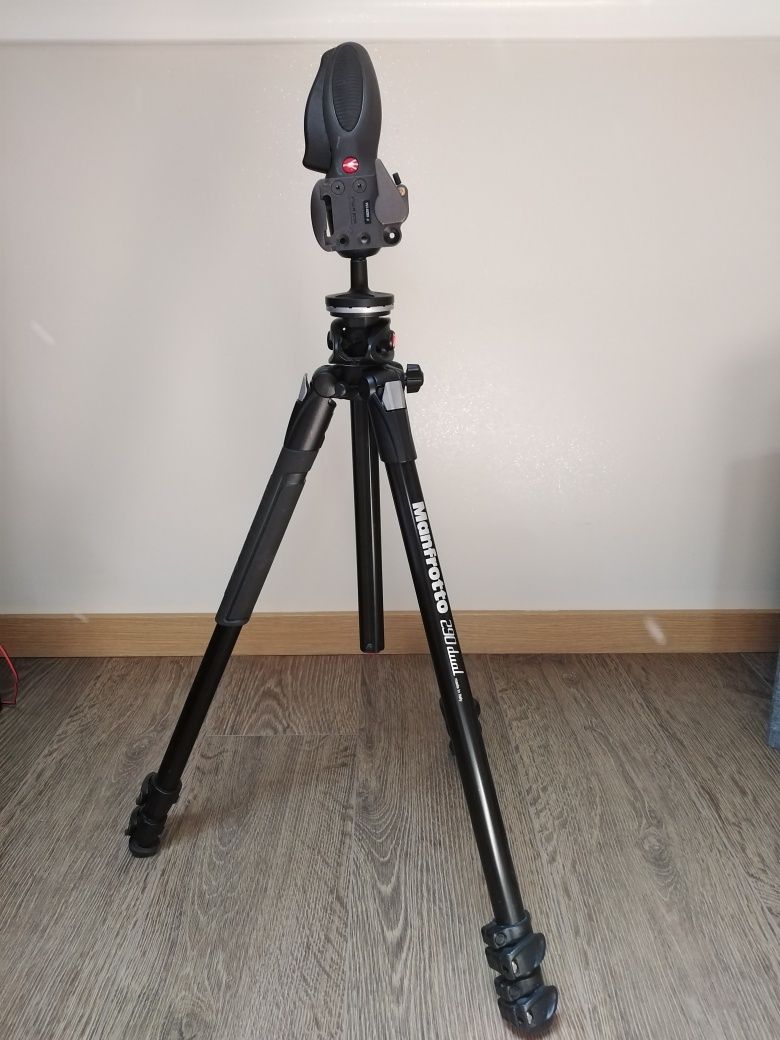 Tripé Manfrotto dual 290 com caixa