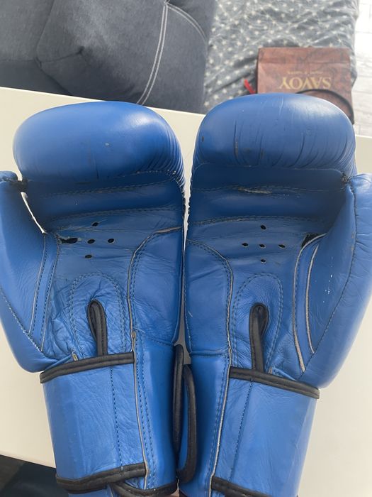 Боксерские перчатки everlast сниие 8 унций б/у