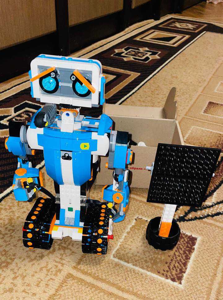 Конструктор робот з програмуванням LEGO BOOST (17101)