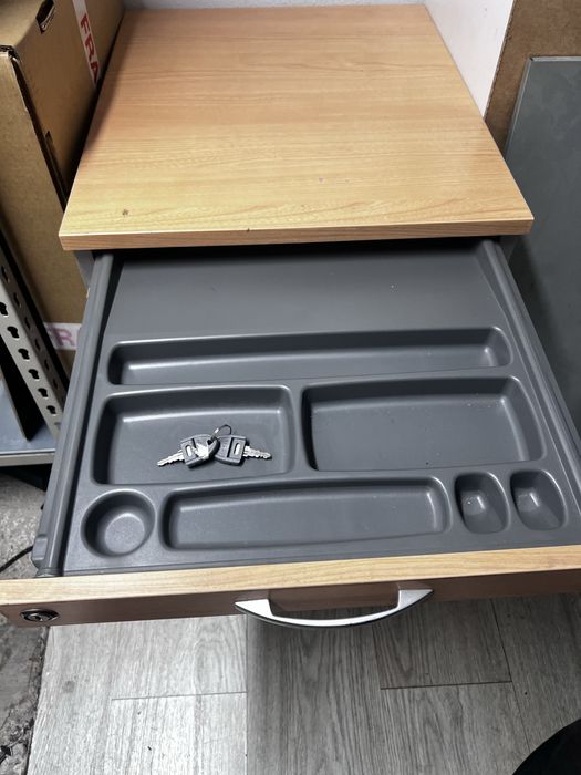Bloco de gavetas com fechadura e organizador interior