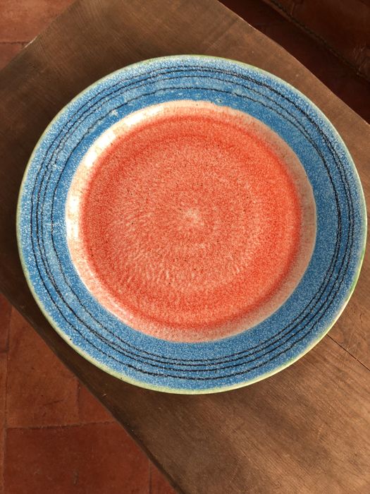 Prato de Centro Cores e marca Portuguesa