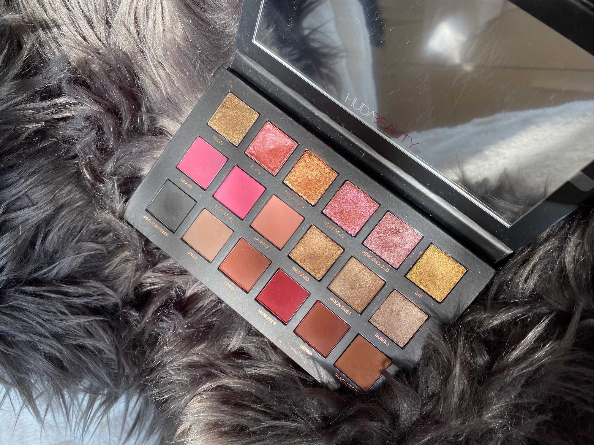 Huda Beauty paleta Rose gold remastered