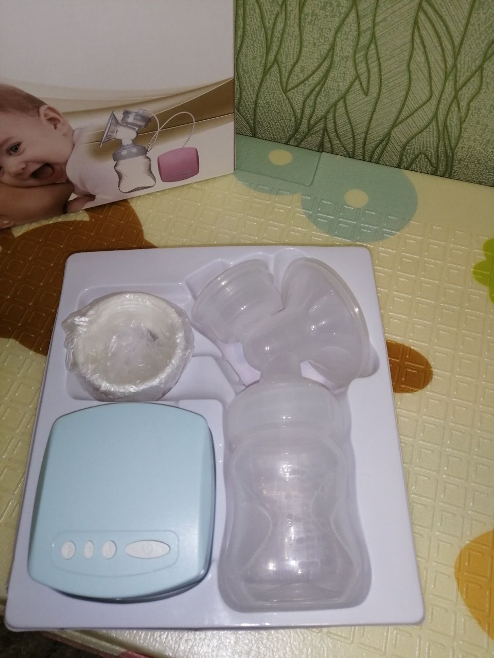 Молоковідсмоктувач ручний Canpol babies та електричний Breast Pump.