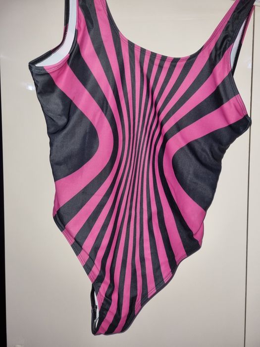 Суцільний купальник