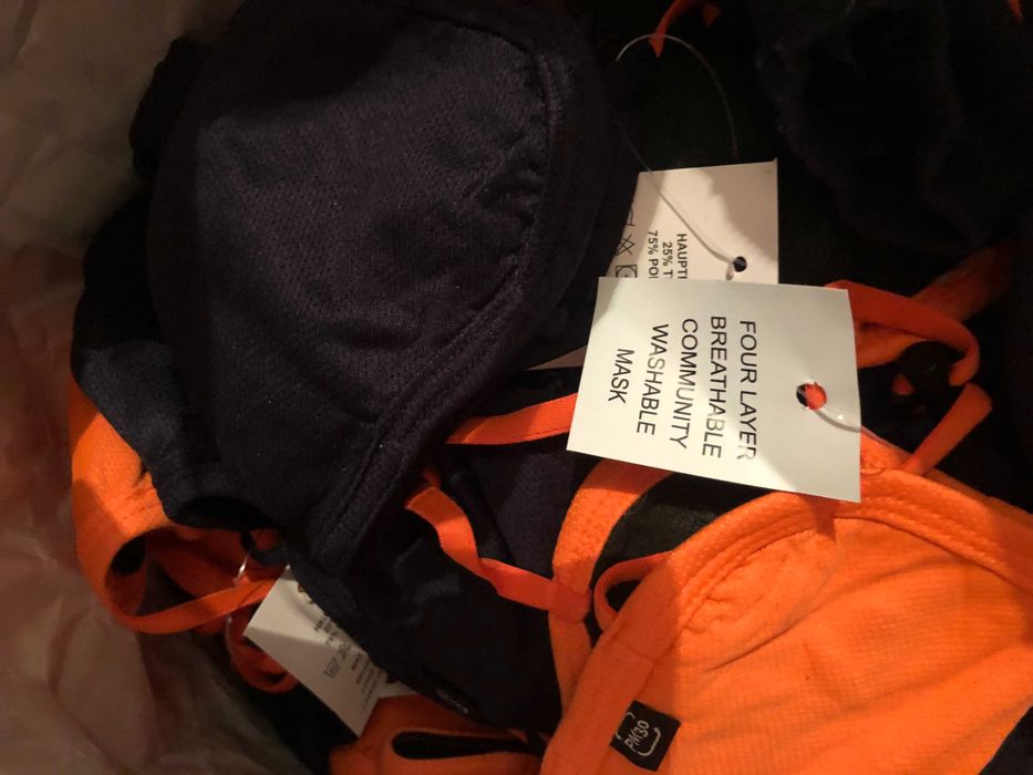 Строительные защитные маски из материала-фабрычные.