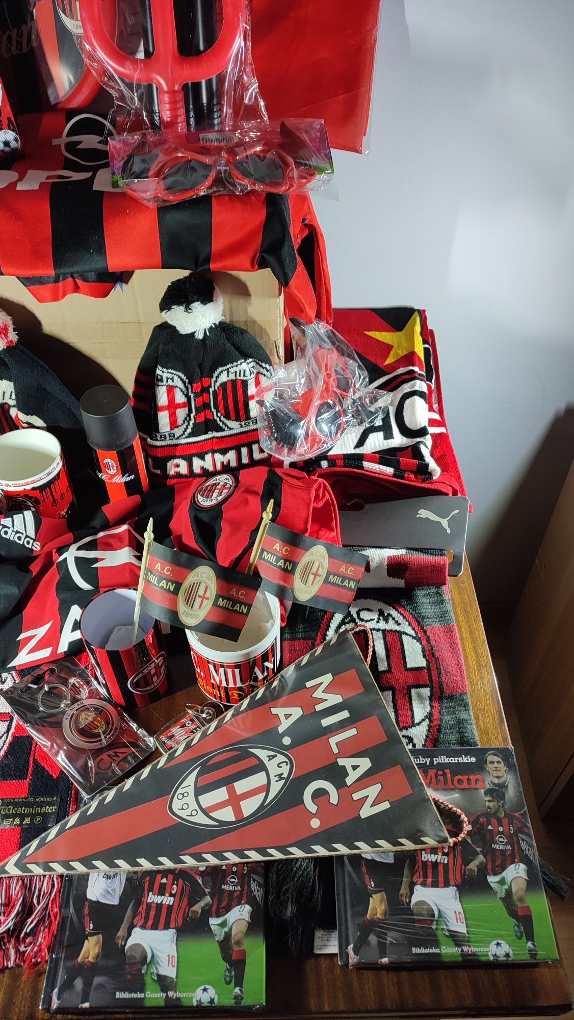 AC Milan Gadżety Klubowe Koszulka Koszulki Kubek Kubki Szalik Zegar