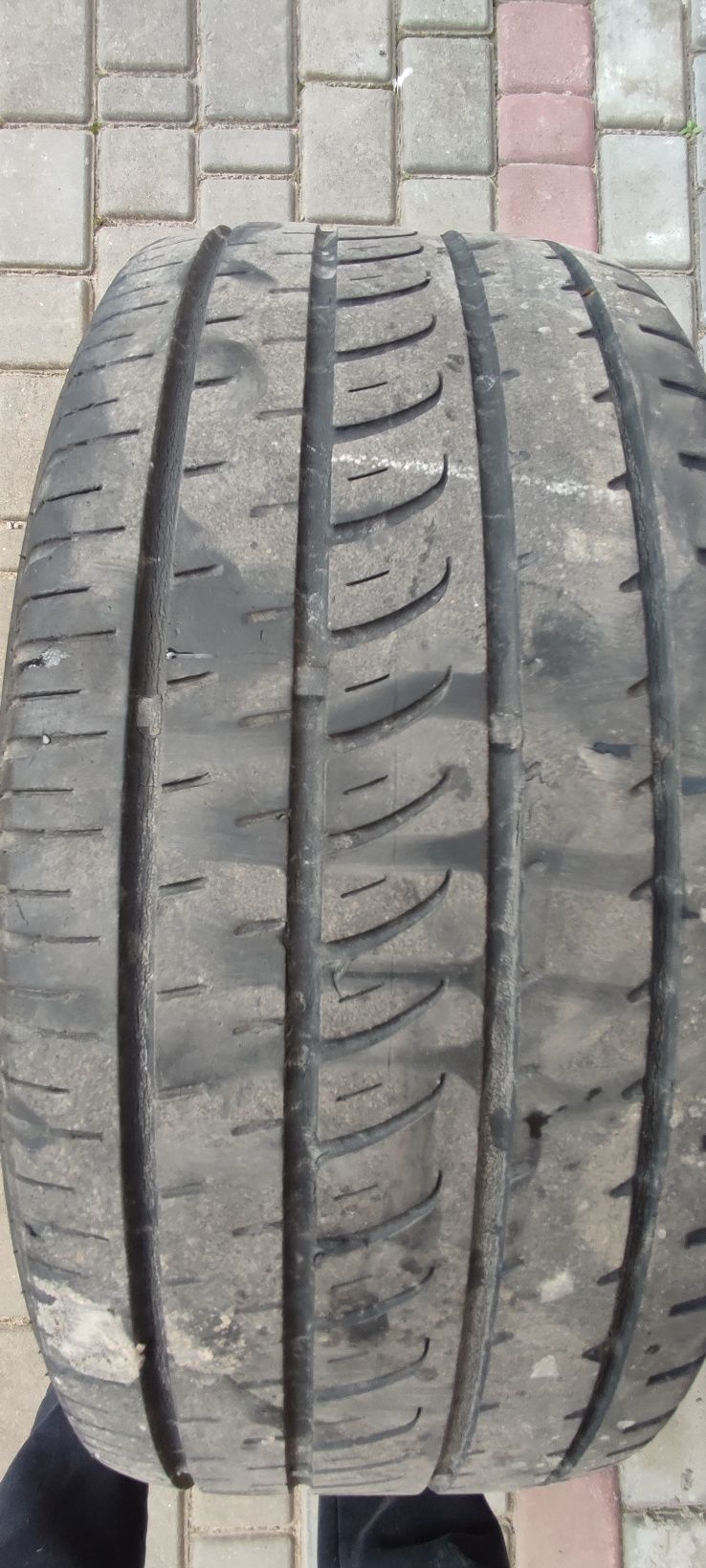 Продається шина запаска 225/55 R17