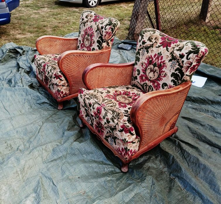 Dwa ozdobne  fotele
