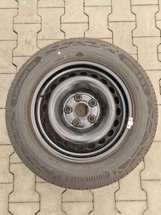 Nowe felgi stalowe z oponami i kołpakami VW Transporter T6.1
