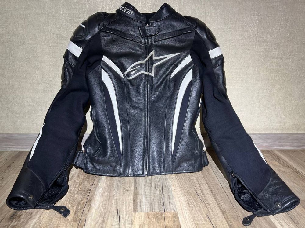 Мотокуртка женская Aplinestars Stella GP Plus R v2 Leather Jacket