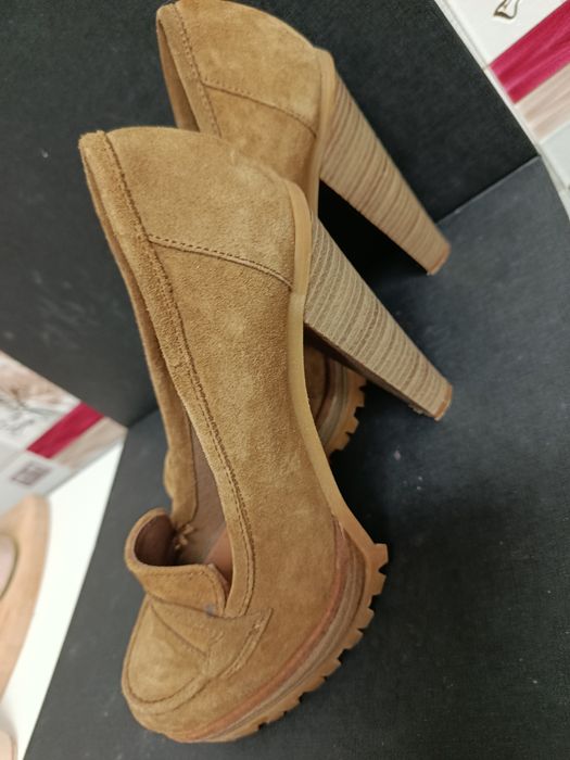 Sapatos de salto - Stradivarius - 37 - Camurça