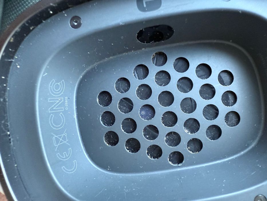 Uszkodzone AirPods Max Apple