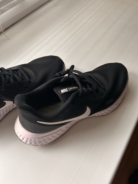 Кросівки жіночі Nike