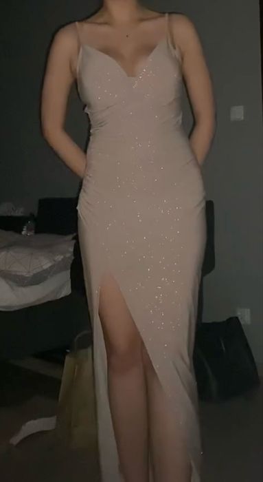 Sukienka balowa maxi brokatowa bezowa dluga